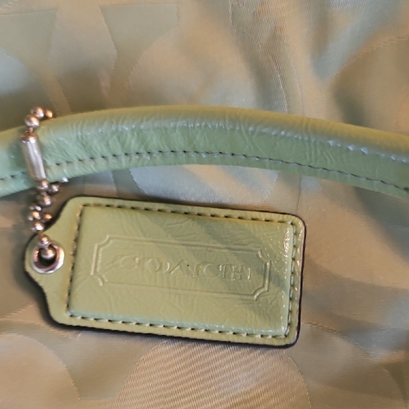 Coach Green Tote Set with Elegant Design - Picture 3 of 6